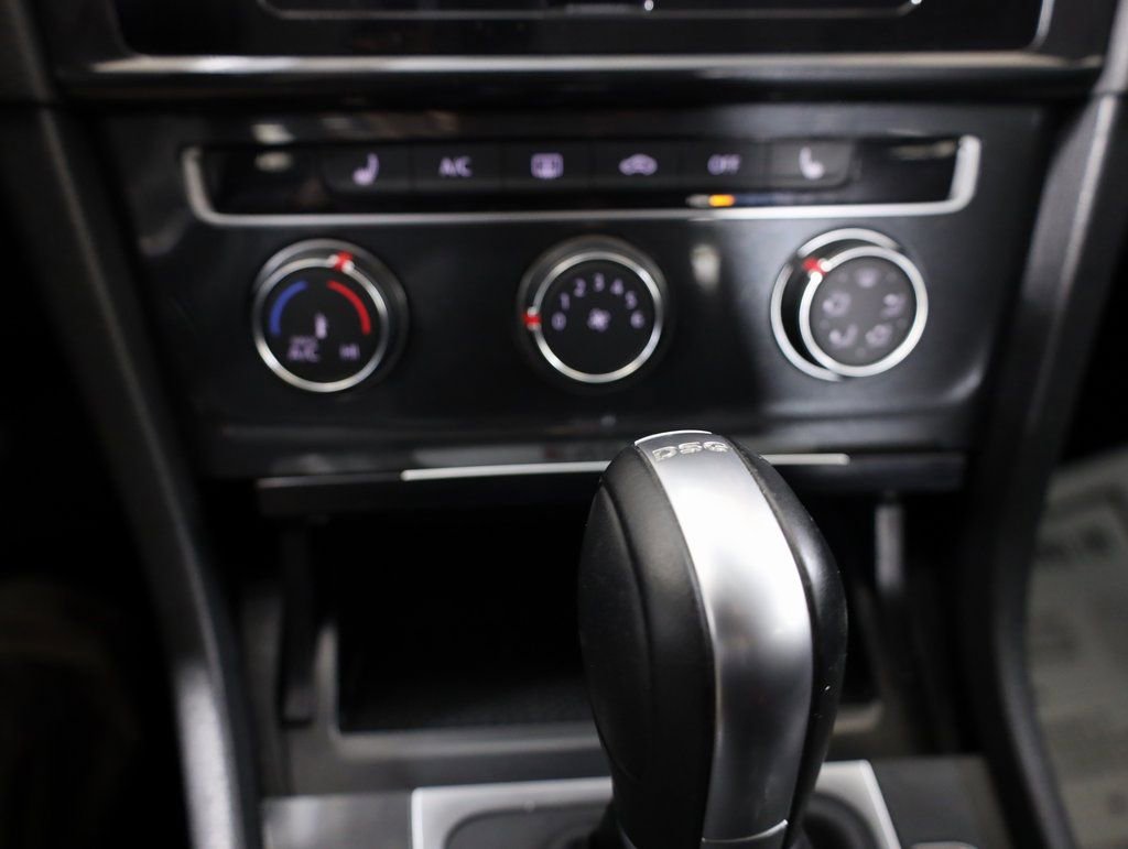 Used 2018 Volkswagen Golf S image 22