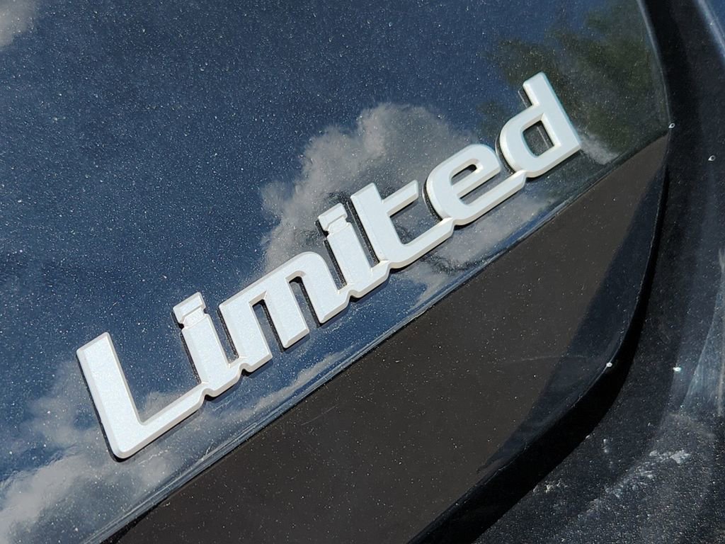 Used 2025 Hyundai Elantra Limited image 8