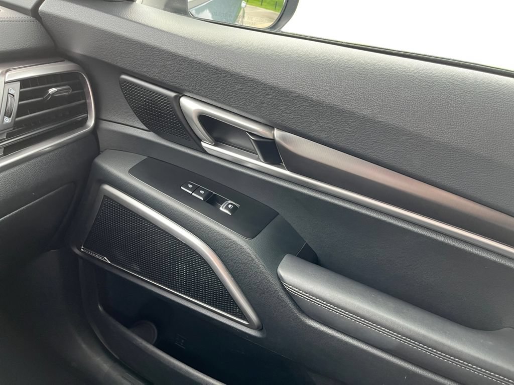 Used 2025 Kia Telluride S FWD image 26
