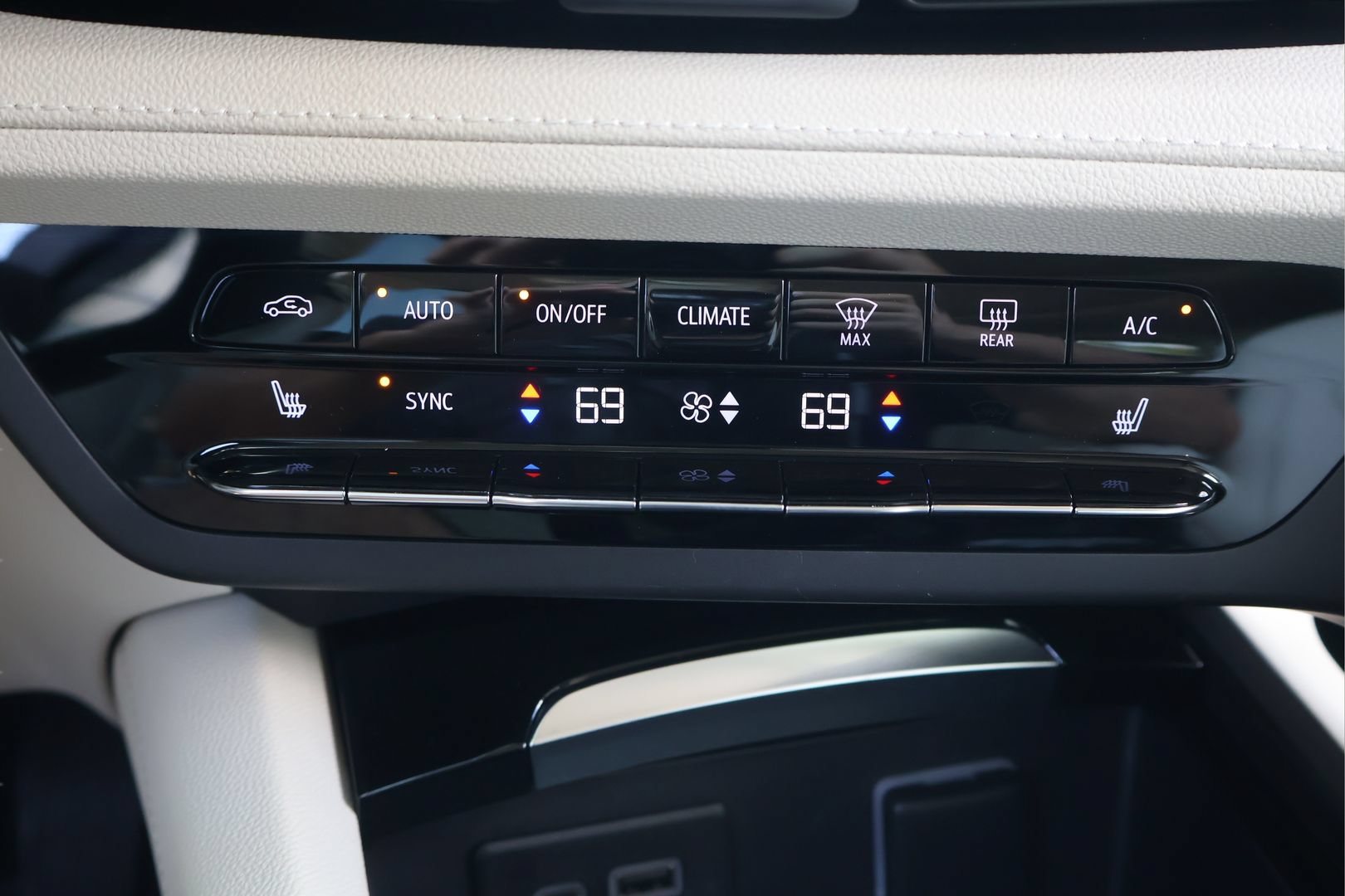 Used 2021 Buick Envision Essence FWD image 25