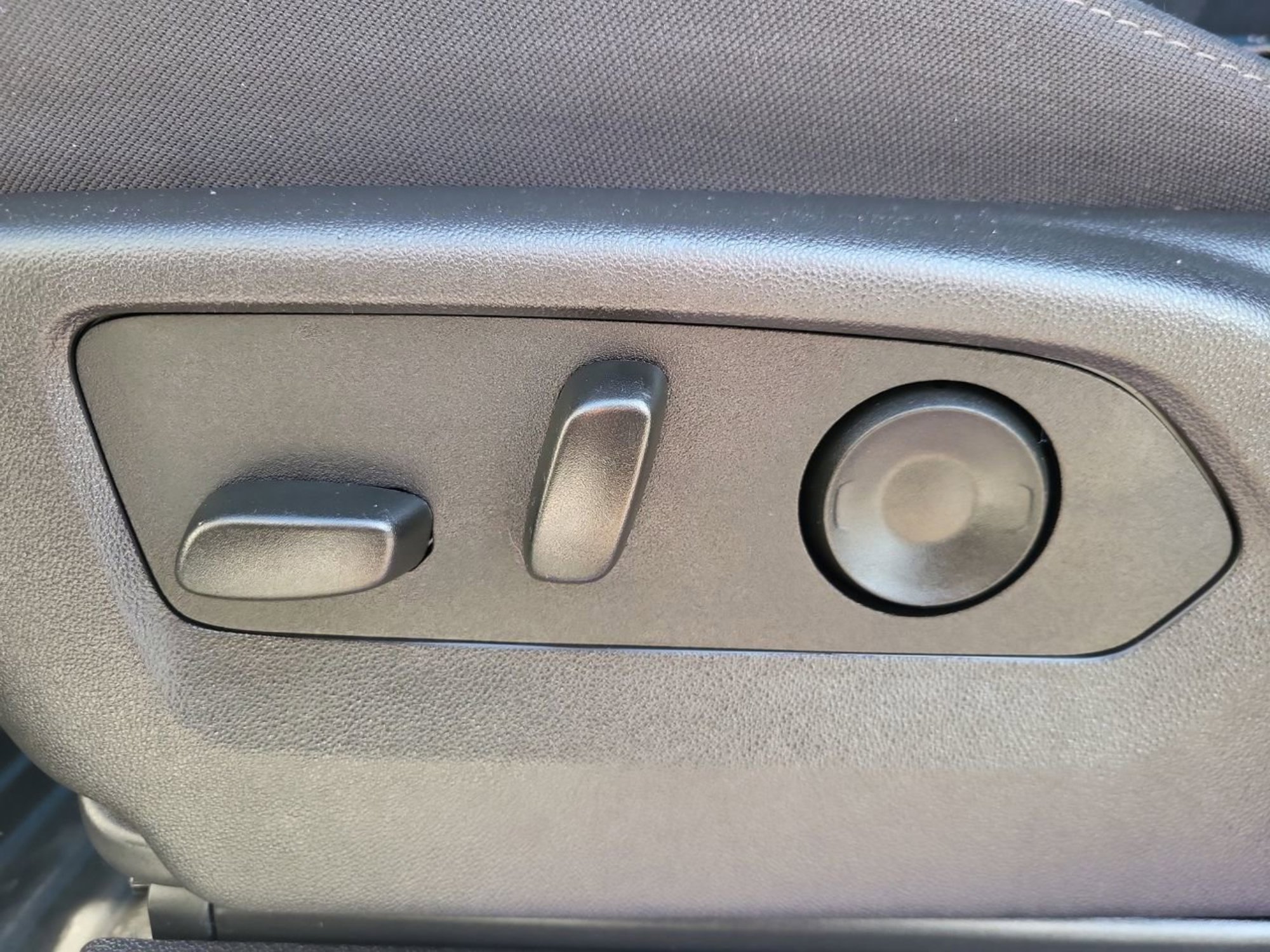 Used 2025 Chevrolet Silverado 1500 Custom image 12