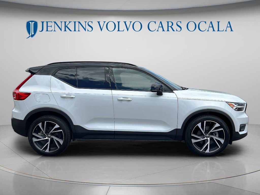 Used 2022 Volvo XC40 T5 R-Design w/ Advanced Package AWD/4WD image 2