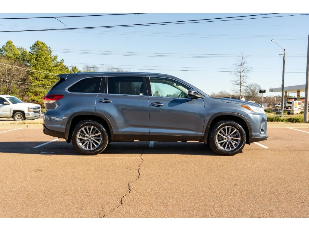 Used 2019 Toyota Highlander XLE image 4