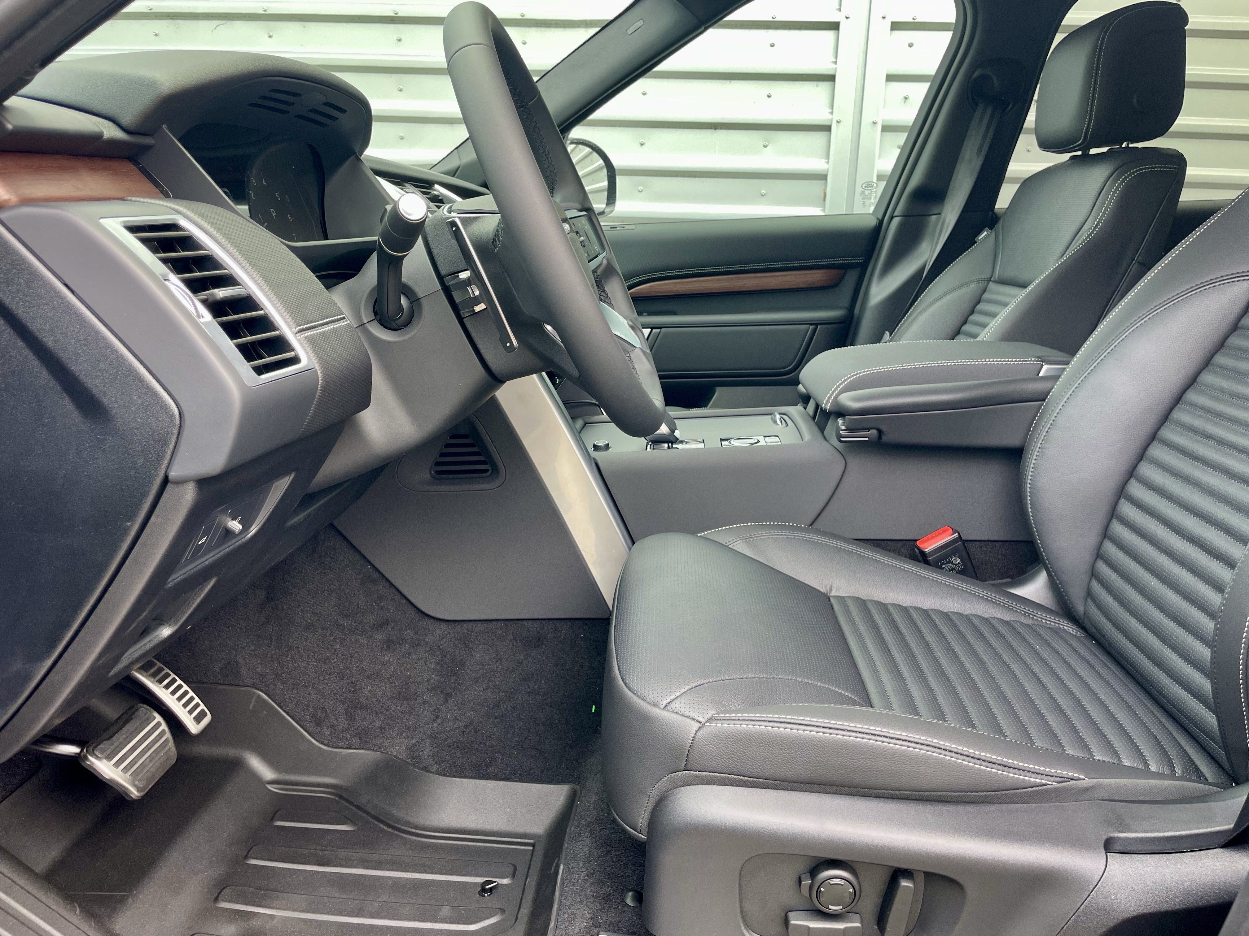 New 2026 Land Rover Discovery Dynamic SE AWD/4WD image 14