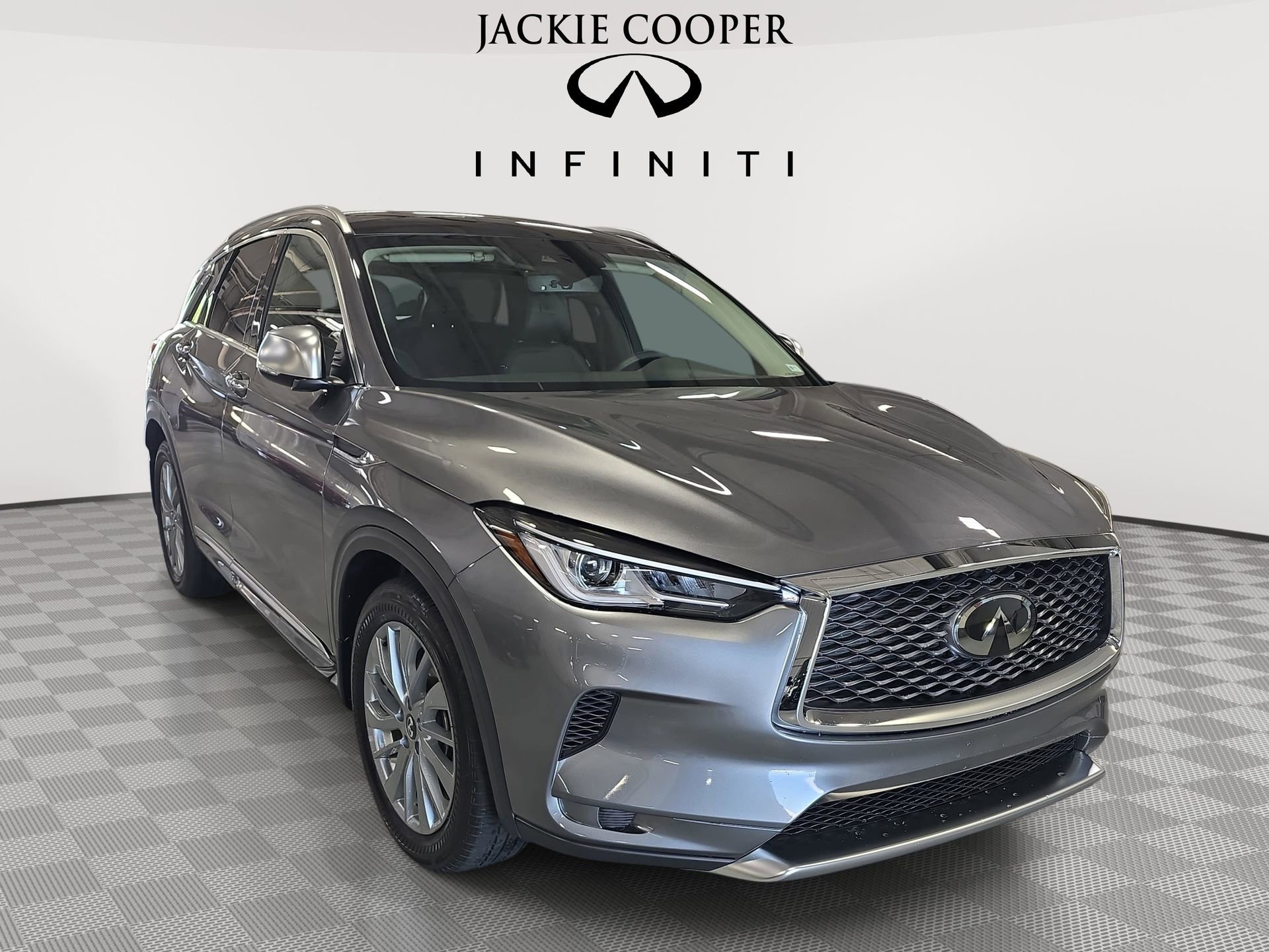 Certified 2025 INFINITI QX50 Luxe w/ Accent Package image 3