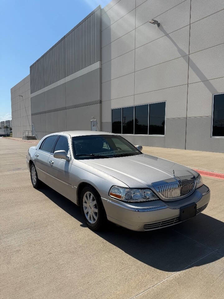 Used 2011 Lincoln Town Car Signature Limited