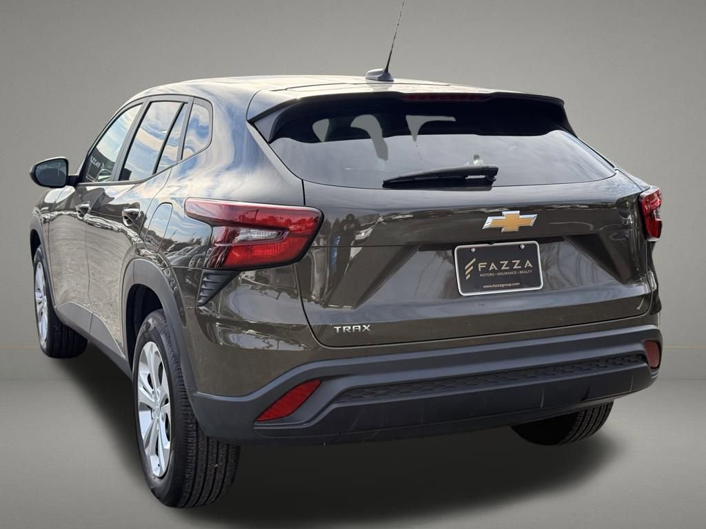 Used 2024 Chevrolet Trax LS image 3