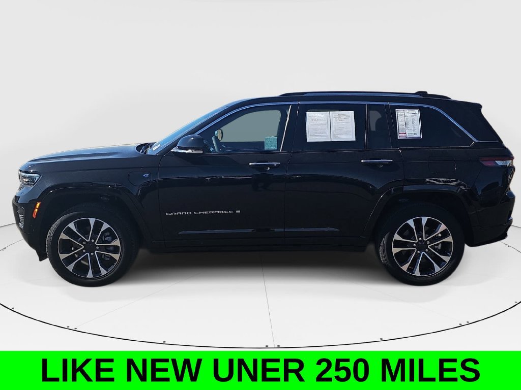 Used 2023 Jeep Grand Cherokee Overland w/ Luxury Tech Group IV AWD/4WD image 6