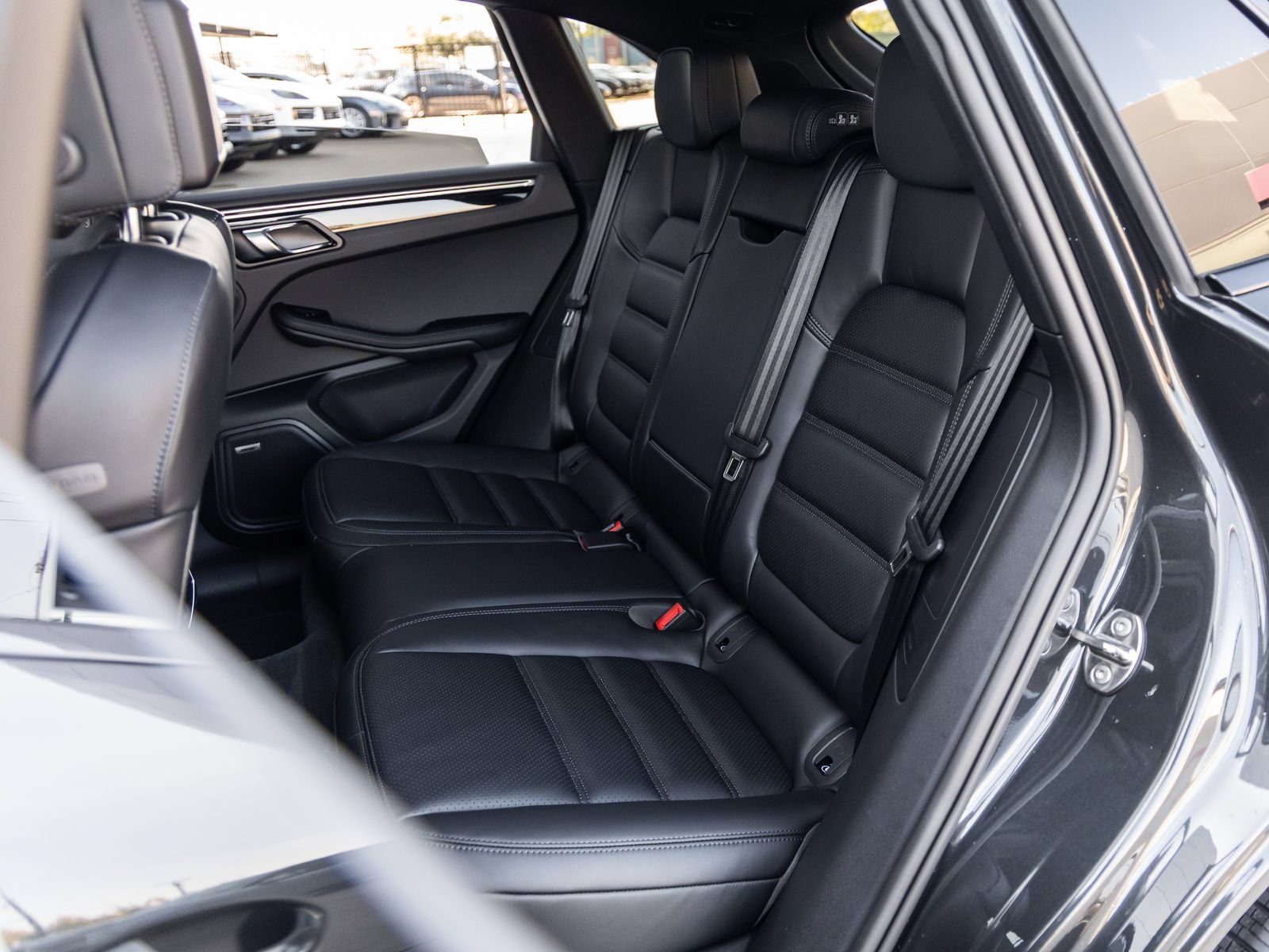 Certified 2026 Porsche Macan S AWD/4WD image 36