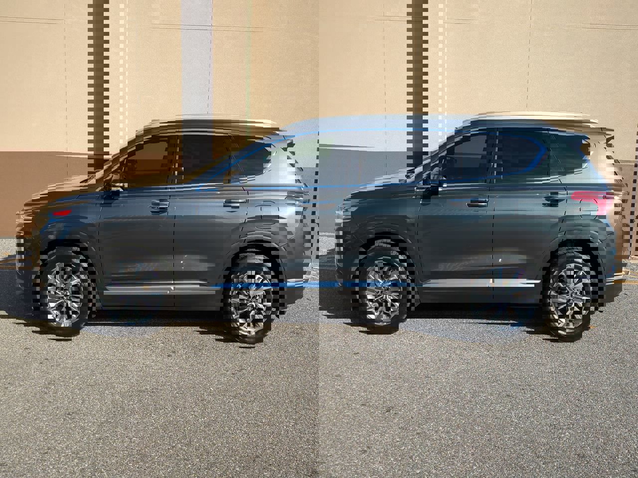 Used 2019 Hyundai Santa Fe Limited image 7