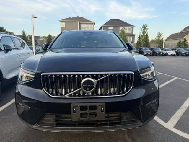 Used 2023 Volvo XC40 B5 Ultimate w/ Protection Package Premier AWD/4WD image 3