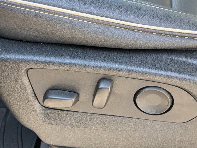 Used 2024 Chevrolet Suburban Premier image 17