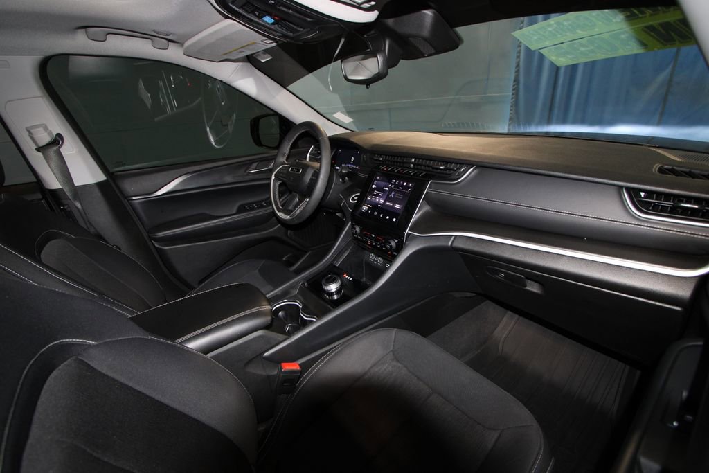 Used 2024 Jeep Grand Cherokee L Laredo image 24