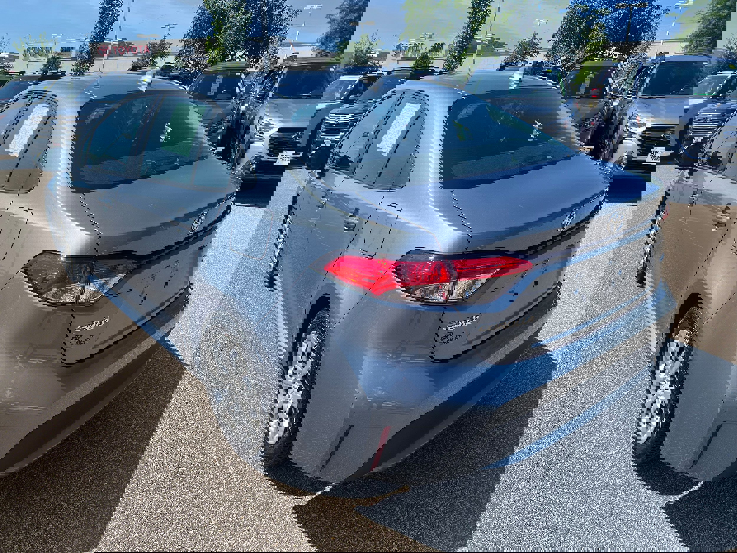 Used 2021 Toyota Corolla LE w/ Carpet Mat Package (TMS) image 5