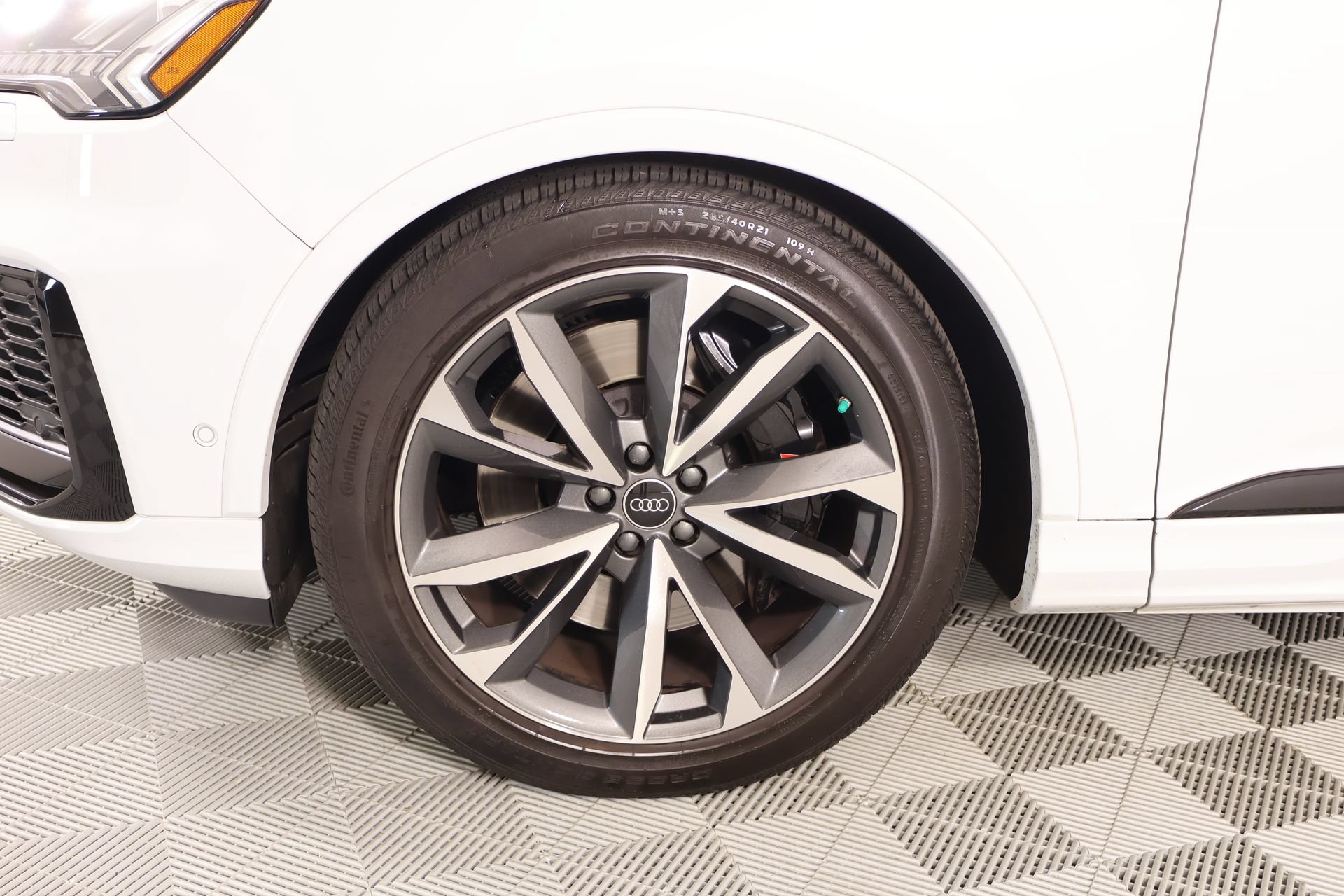 Used 2023 Audi SQ7 Prestige AWD/4WD image 19