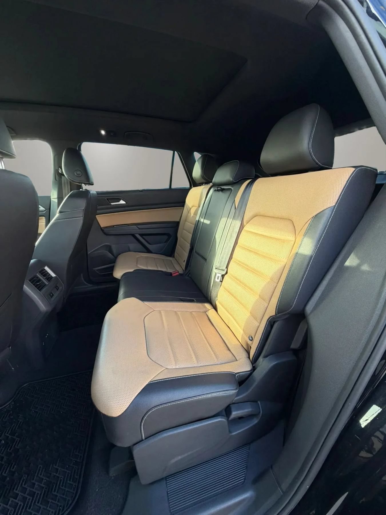 Used 2020 Volkswagen Atlas Cross Sport SEL Premium R-Line w/ Cross Sport MDO Package AWD/4WD image 13