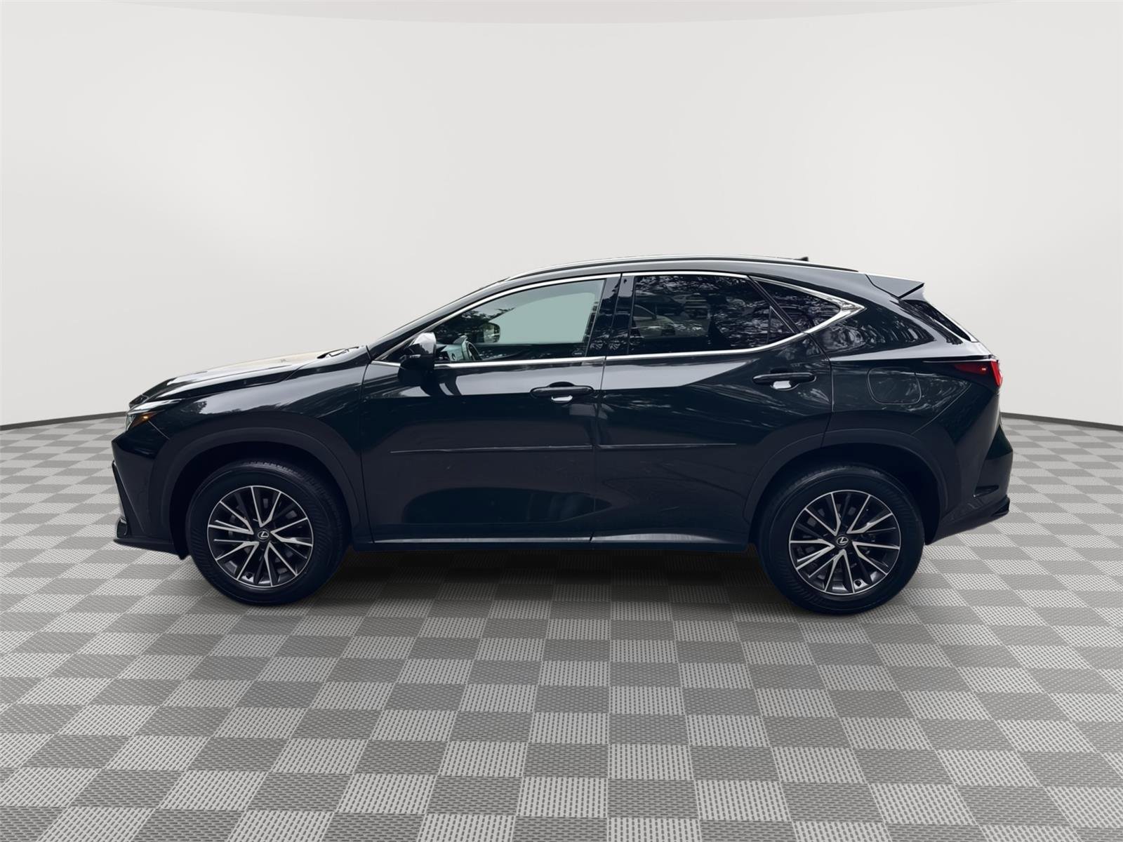 Used 2025 Lexus NX 250 FWD w/ Towing Package (2000 Lbs) image 9