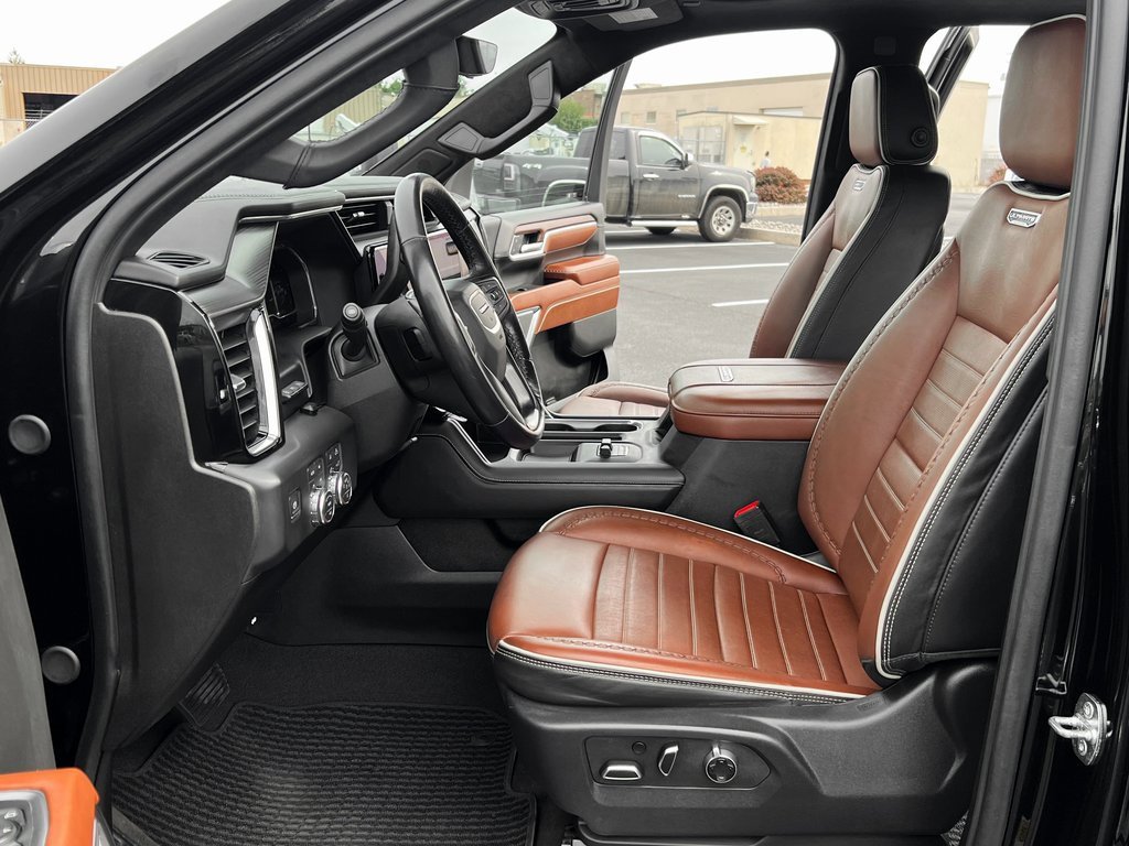 Used 2024 GMC Sierra 3500 Denali Ultimate image 3