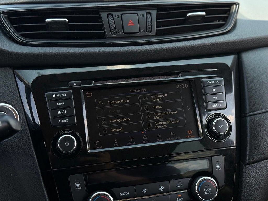 Used 2018 Nissan Rogue SV w/ Premium Package FWD image 18