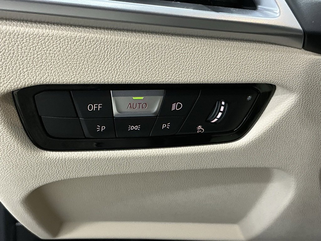 Used 2025 BMW 330i Sedan w/ Convenience Package image 20