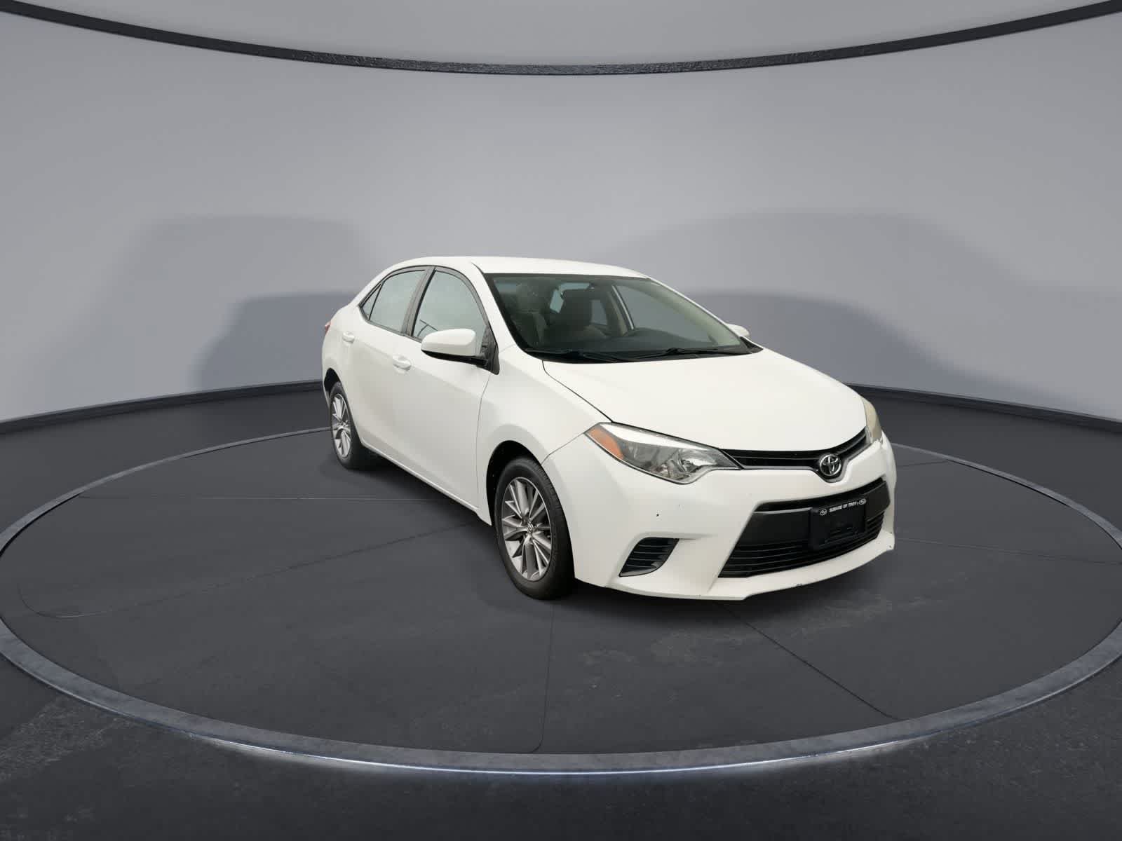 Used 2015 Toyota Corolla LE FWD image 2