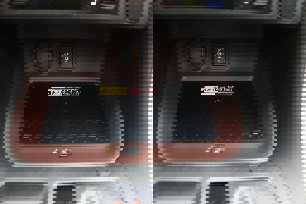 Used 2023 Toyota RAV4 Limited image 24