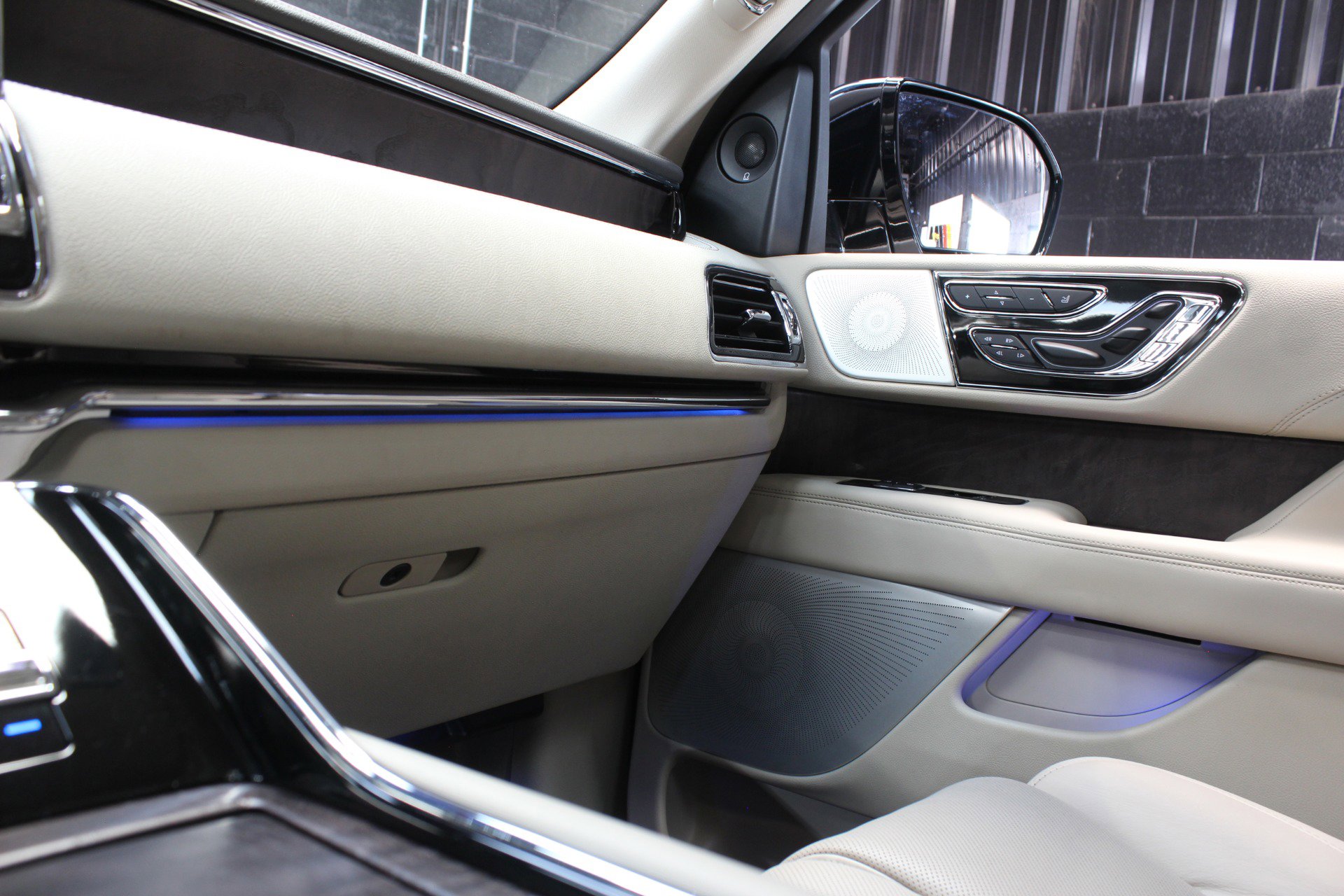 Used 2021 Lincoln Navigator Reserve w/ Luxury Package image 59