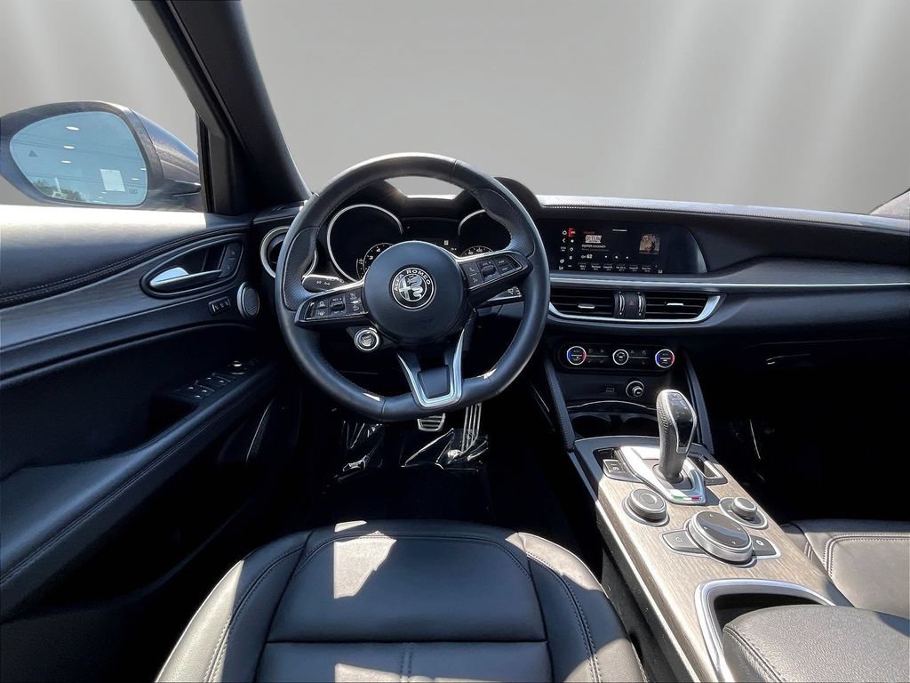 Used 2023 Alfa Romeo Stelvio Ti AWD/4WD image 8