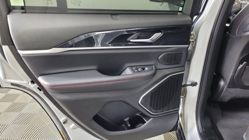 Used 2022 Jeep Grand Cherokee Trailhawk w/ Luxury Tech Group III image 31