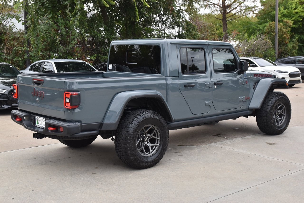 Used 2025 Jeep Gladiator Rubicon w/ Convenience Group AWD/4WD image 7