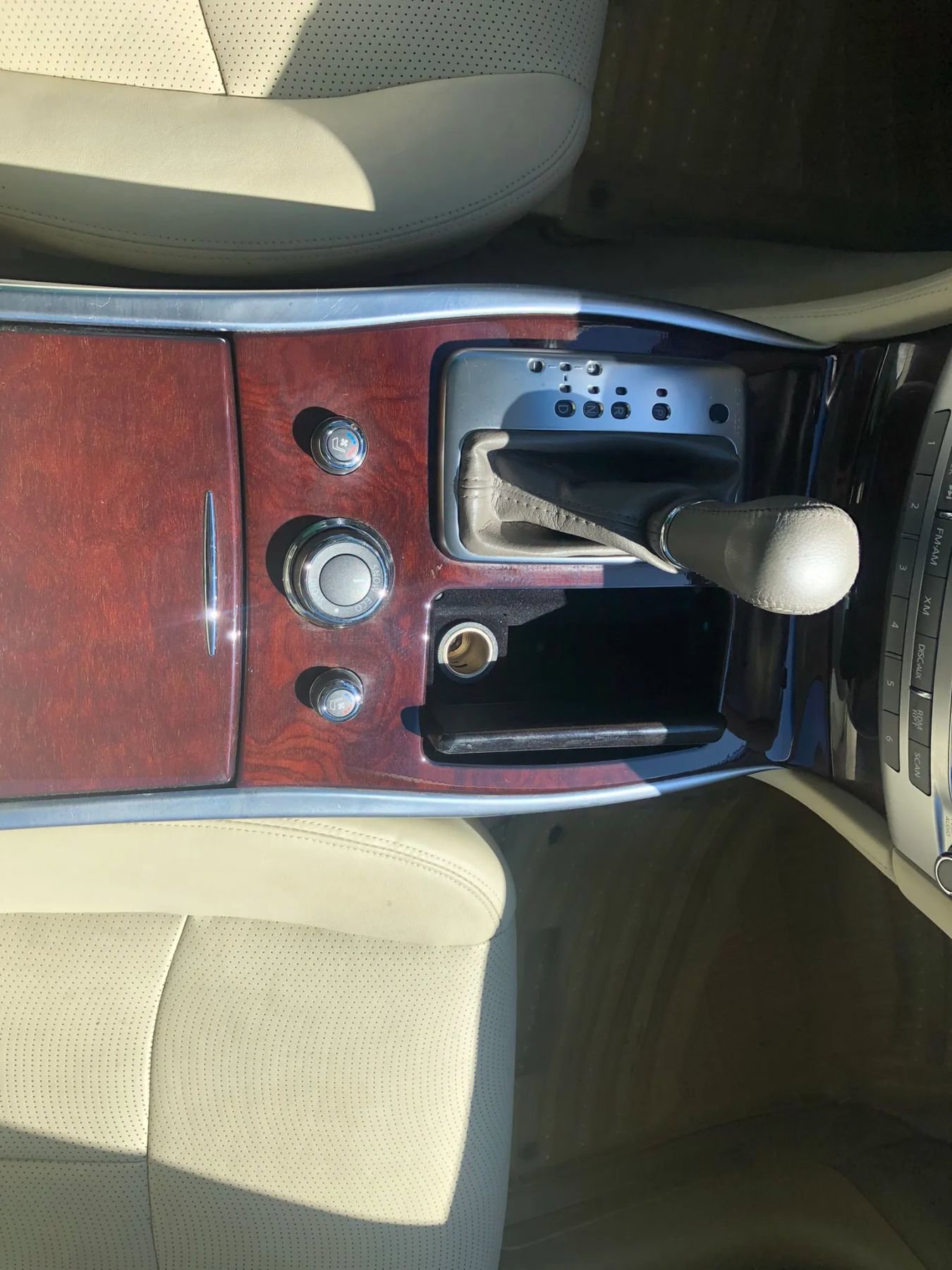 Used 2017 INFINITI Q70 L 3.7 image 28