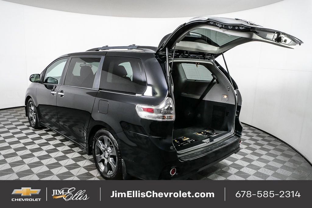 Used 2016 Toyota Sienna SE image 33