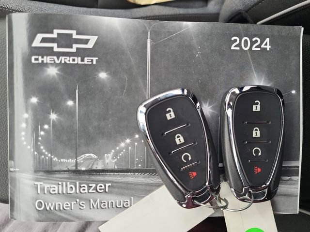 Used 2024 Chevrolet TrailBlazer LT w/ LT Cold Weather Package image 32