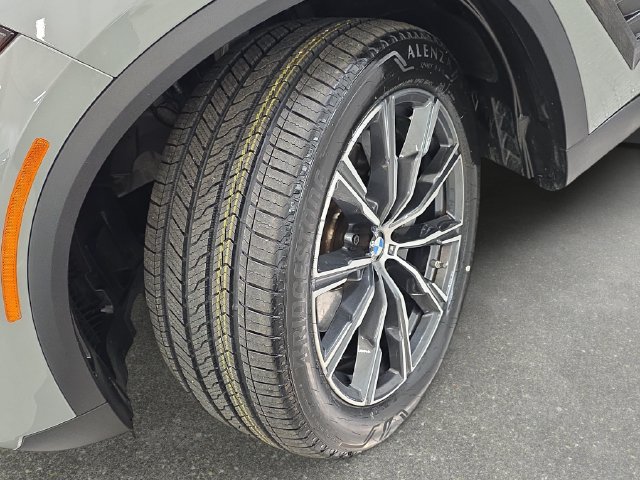 Certified 2025 BMW X5 xDrive40i w/ Parking Assistance Package AWD/4WD image 27