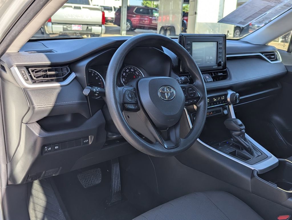 Used 2022 Toyota RAV4 XLE w/ Convenience Package FWD image 4