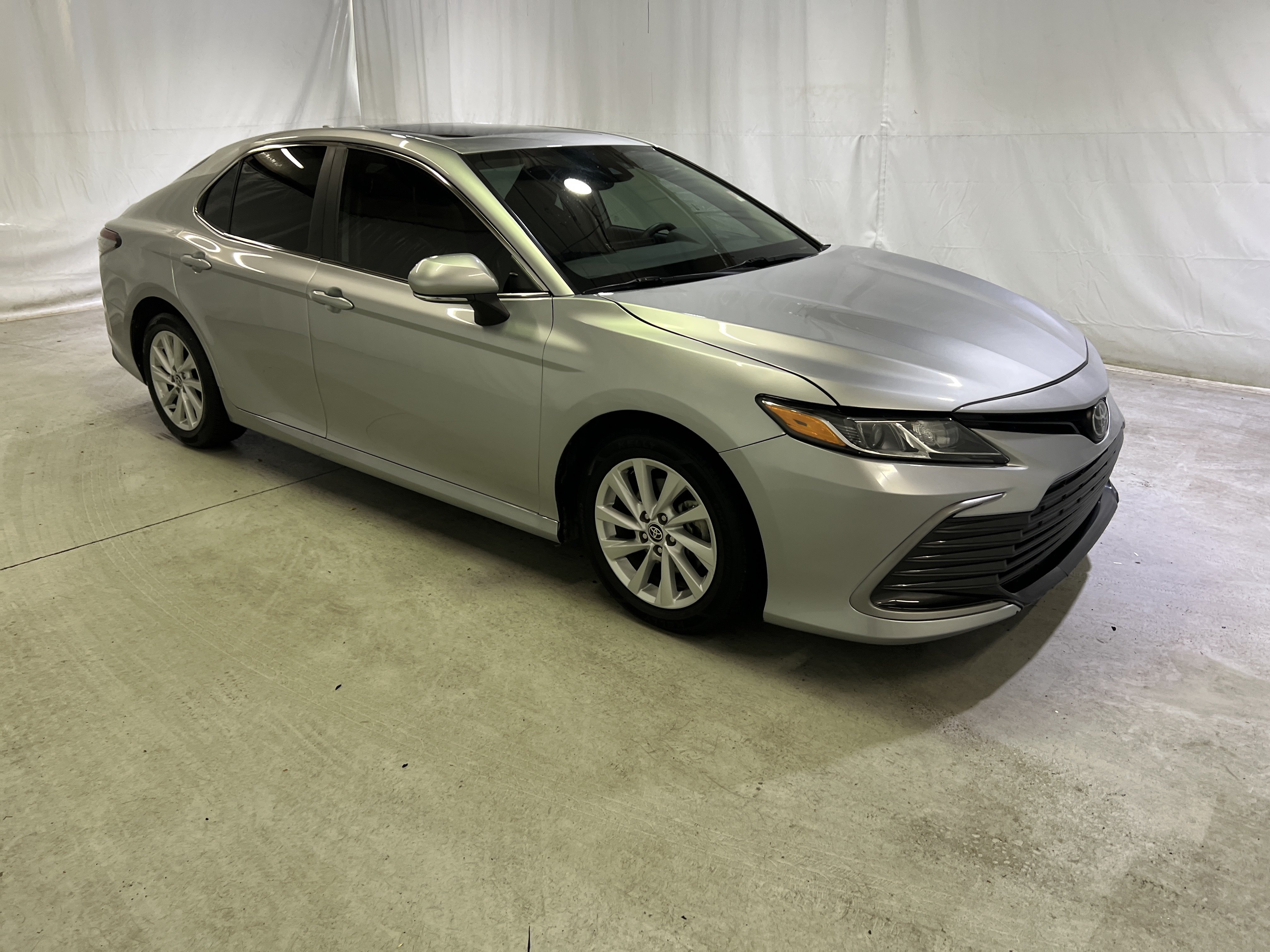 Used 2024 Toyota Camry LE w/ Convenience Package FWD image 2