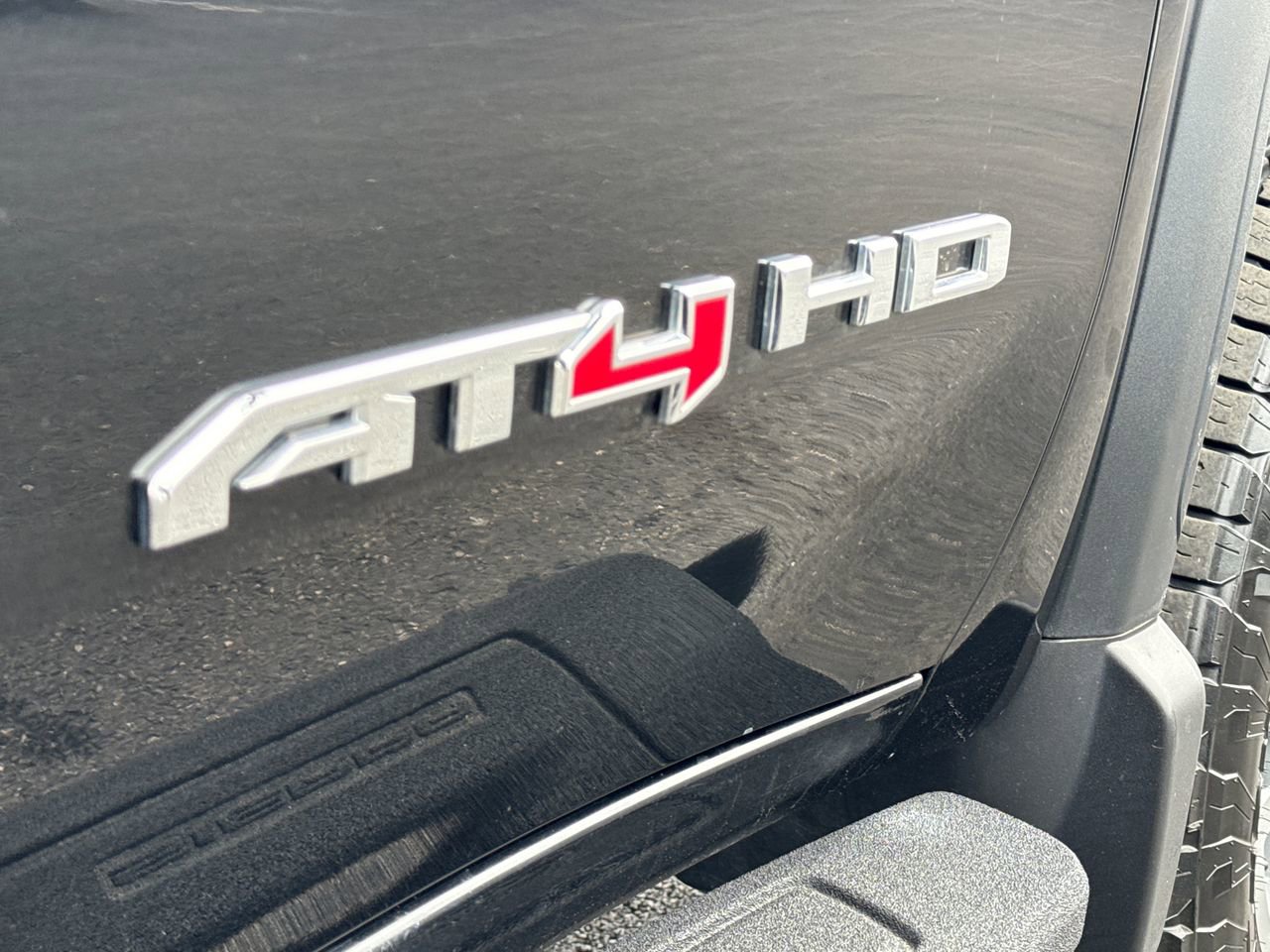 Used 2022 GMC Sierra 2500 AT4 w/ AT4 Preferred Package AWD/4WD image 10
