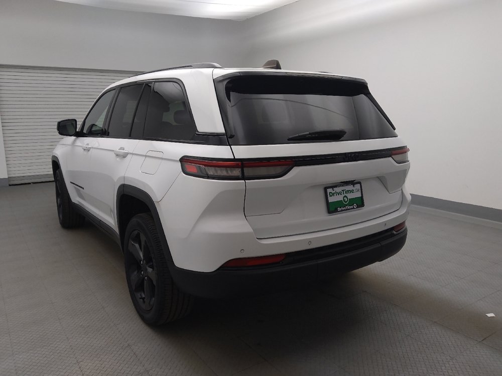 Used 2023 Jeep Grand Cherokee Altitude RWD image 6