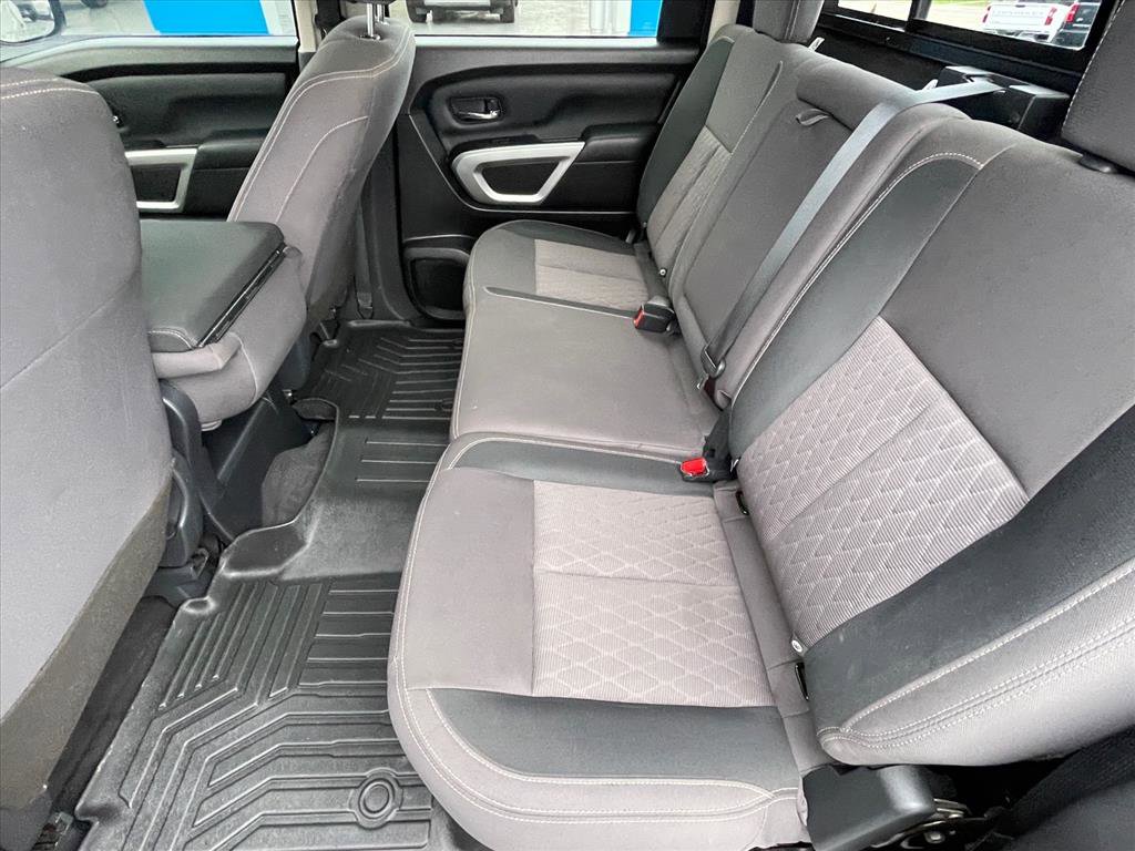 Used 2024 Nissan Titan SV image 23