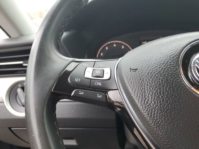 Used 2022 Volkswagen Passat 2.0T SE image 11