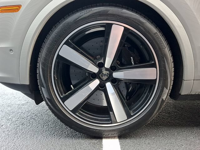 Certified 2025 Porsche Cayenne Turbo AWD/4WD image 15