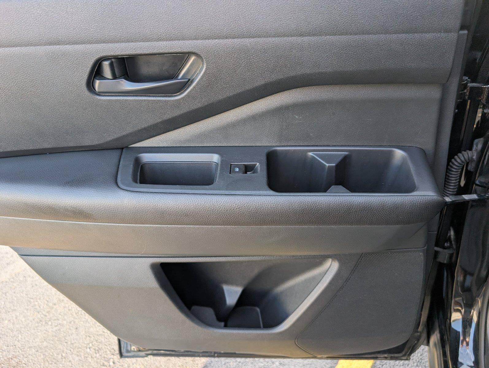 Used 2025 Nissan Pathfinder SV FWD image 36