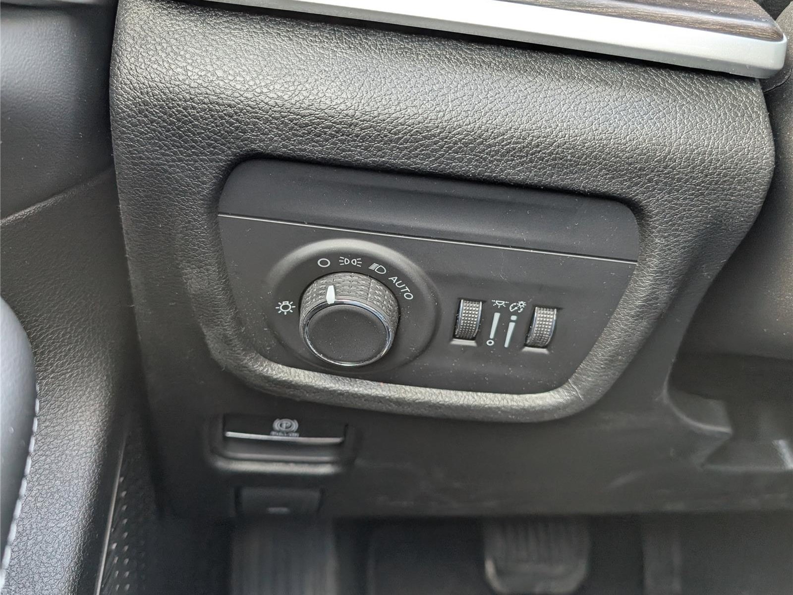 New 2026 Jeep Grand Cherokee Altitude AWD/4WD image 21