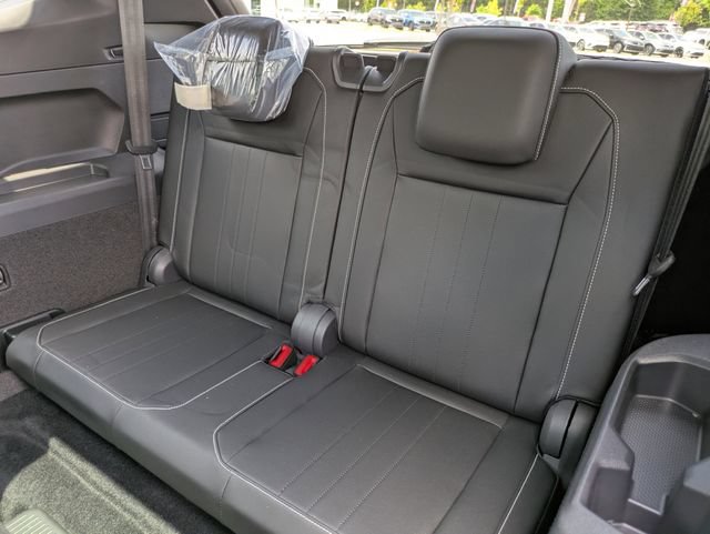 Used 2023 Volkswagen Tiguan SE R-Line FWD image 14