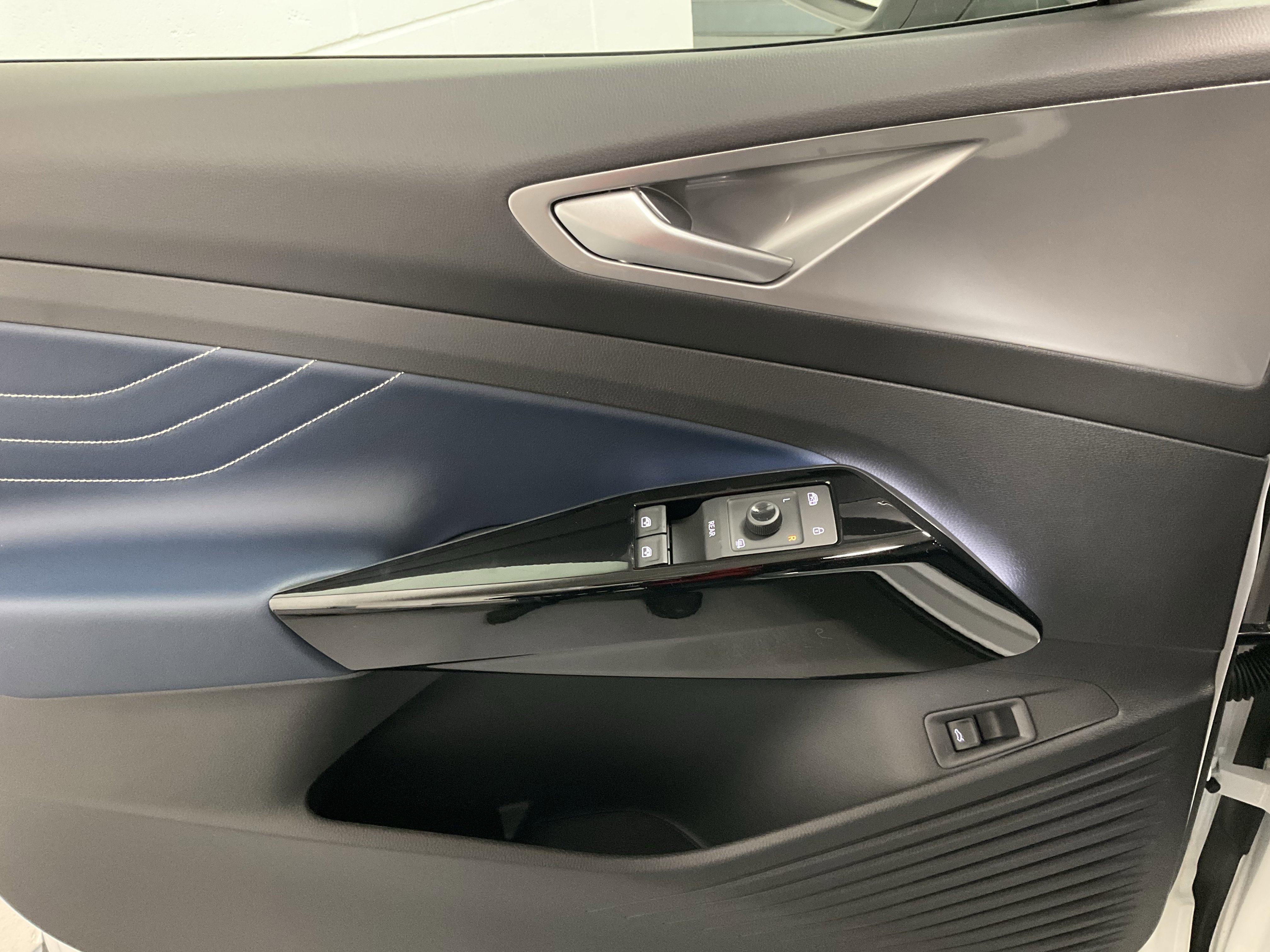 New 2025 Volkswagen ID.4 Pro S image 15