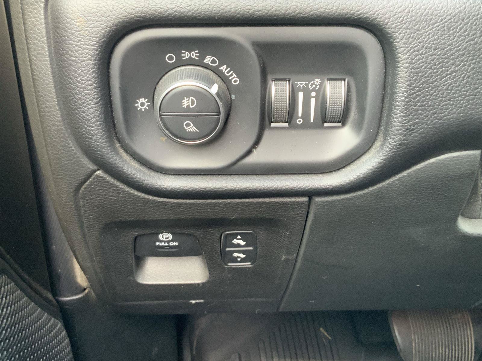 Used 2019 RAM 1500 Big Horn AWD/4WD image 28