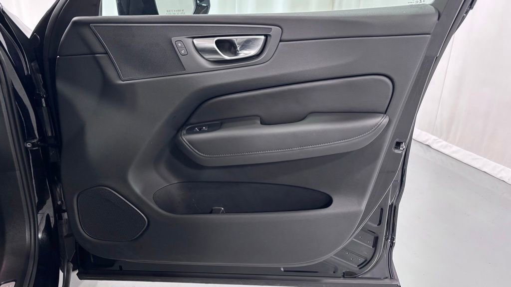 Certified 2025 Volvo XC60 B5 Core AWD/4WD image 20