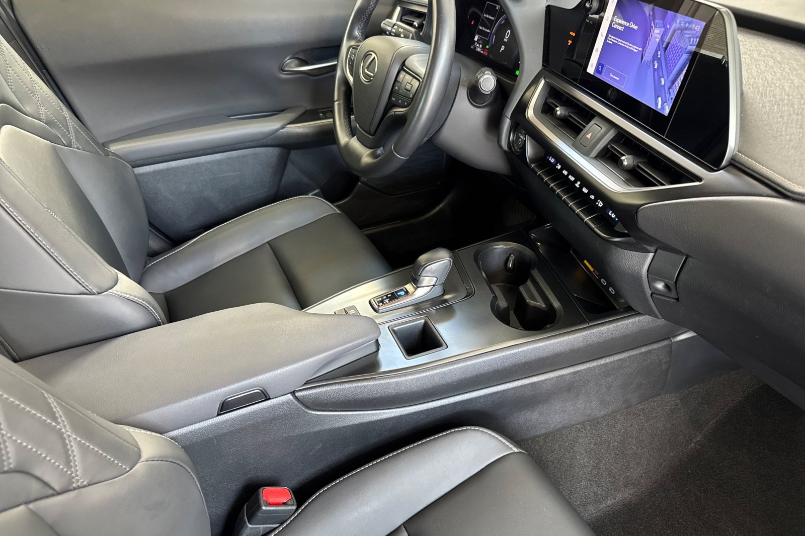 Certified 2025 Lexus UX 300h FWD w/ Accessory Package (Z2) image 20