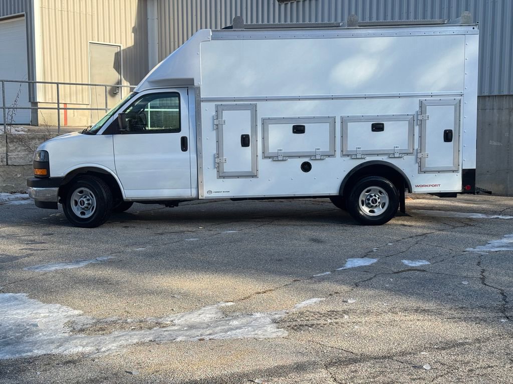 New 2026 GMC Savana 3500 w/ Driver Convenience Package image 5