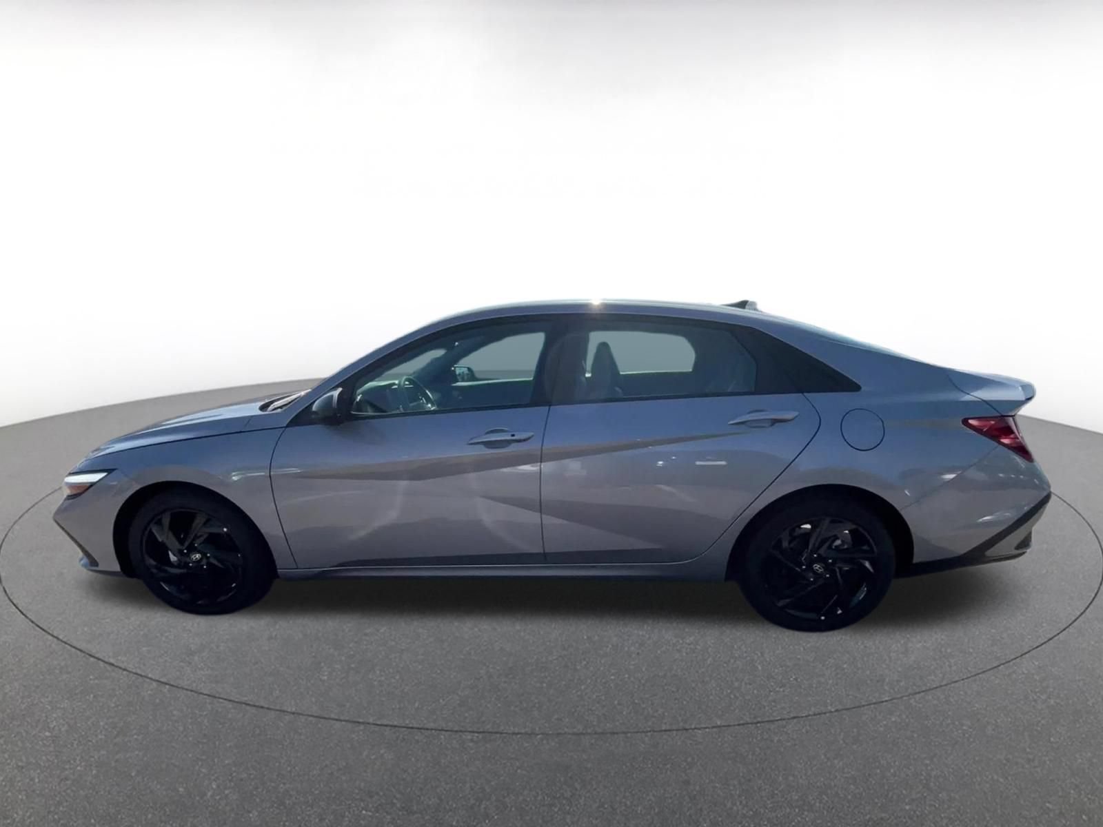 Used 2026 Hyundai Elantra Sport FWD image 9